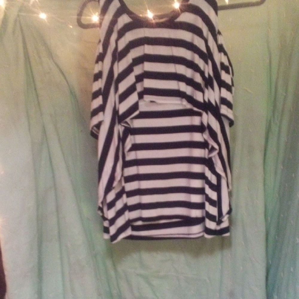 Copper Key Black and White Top
